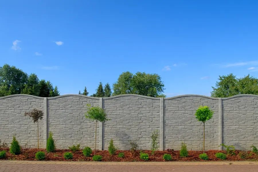 Produkcja i montaż ogrodzeń betonowych i metalowych Jar-Bet